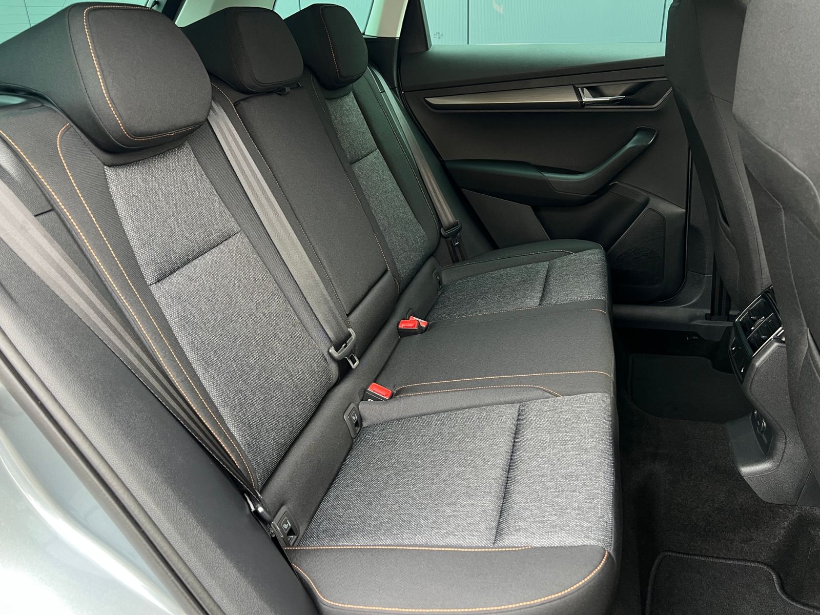 Fahrzeugabbildung SKODA Karoq Clever 2.0 TDI *TravelAssist, Navi, KESSY*