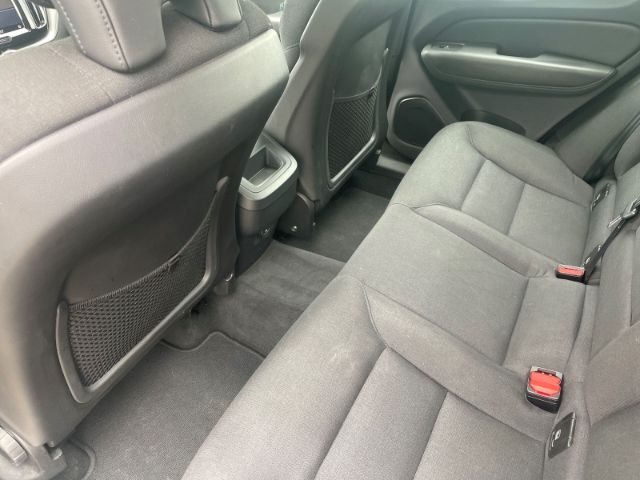 Fahrzeugabbildung Volvo XC60 B4 2WD Momentum Mild-Hybrid Autom. Navigati