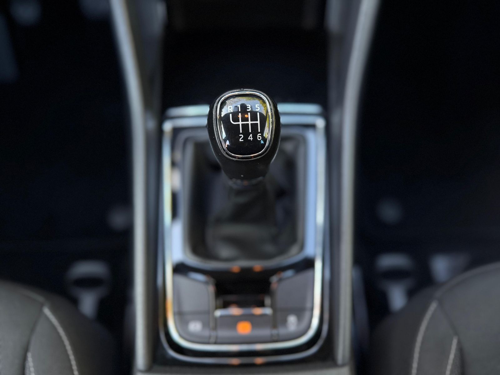 Fahrzeugabbildung SKODA Karoq 1.5 TSI Ambition LED+KAMERA+VIRT+CARPL+DAB
