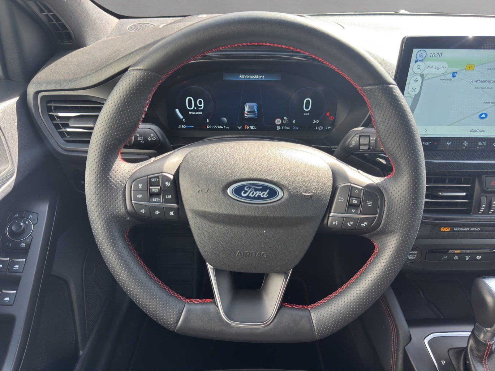 Fahrzeugabbildung Ford Focus 1.0 ST-Line X Aut./AHK/ACC/KAMERA/LED/NAVI