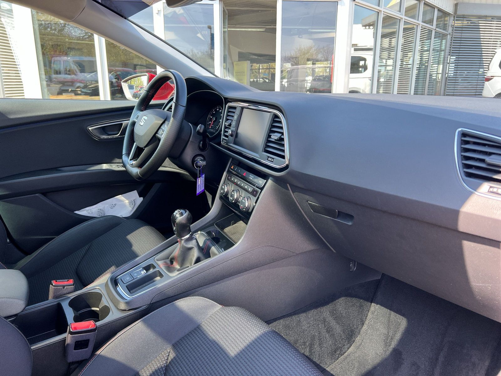 Fahrzeugabbildung SEAT Leon Sportstourer 1.4 TSI FR LED PANO NAVI