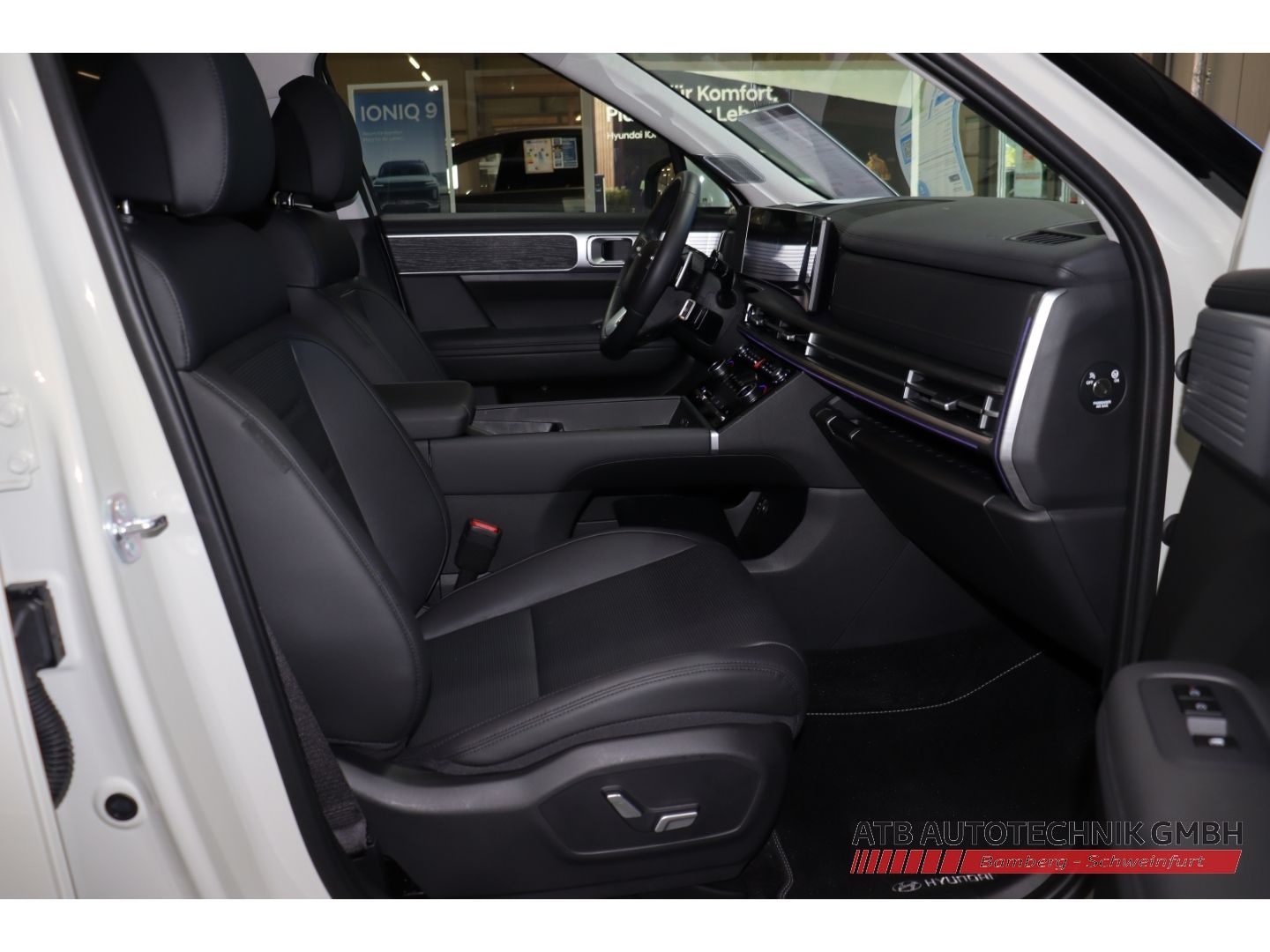 Fahrzeugabbildung Hyundai SANTA FE PHEV 1.6 T-GDI 4WD Signature Navi Leder