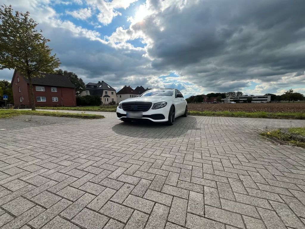 Image of Mercedes-Benz E 220