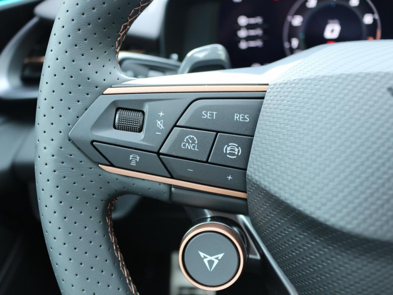 Fahrzeugabbildung CUPRA Terramar VZ 1.5 e-Hybrid DSG