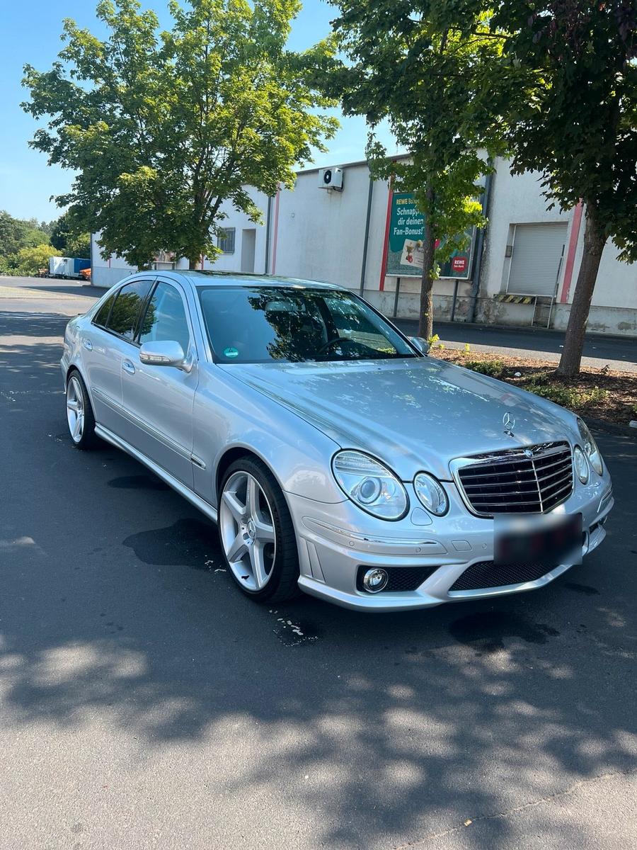 Mercedes-Benz E 320