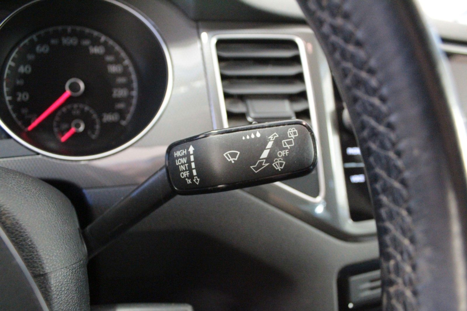 Fahrzeugabbildung Volkswagen Golf Sportsvan 1.0 TSI OPF IQ.DRIVE
