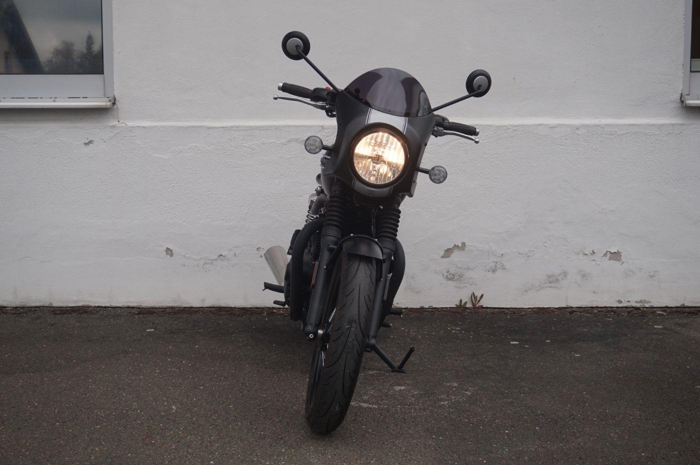 Triumph Bonneville T100 black Sportauspuff LeoVince