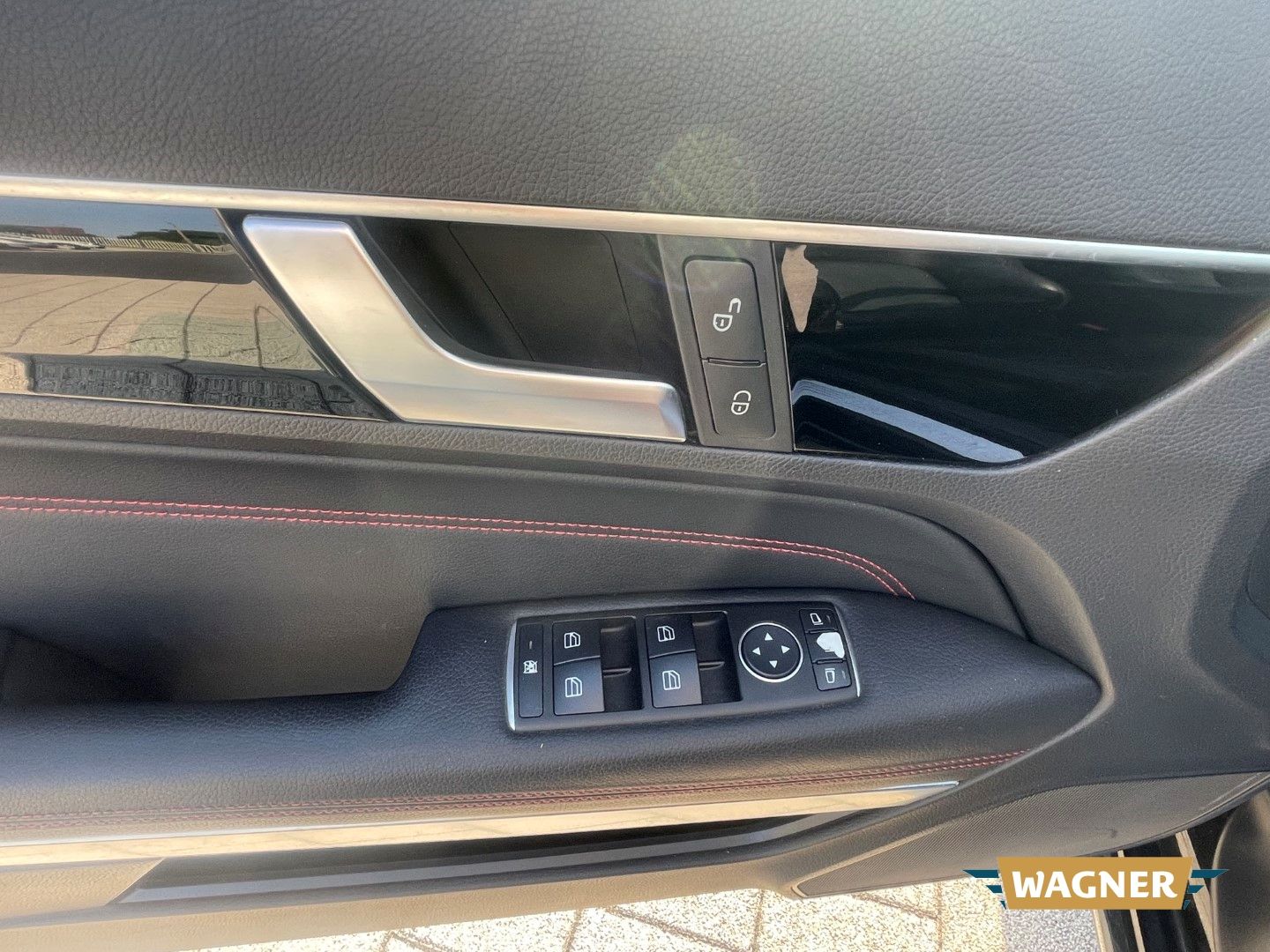 Fahrzeugabbildung Mercedes-Benz E 400 Cabrio AMG Paket Sportsitze