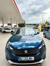 Peugeot 3008 HYBRID 225 e-EAT8 Roadtrip Roadtrip - Peugeot 3008 Roadtrip mit Hybrid-Antrieb (Benzin/Elektro)