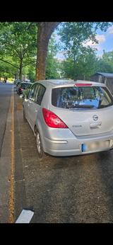 Nissan NISSAN TIIDA - Nissan Qashqai mit Benzin-Antrieb: Kleinwagen