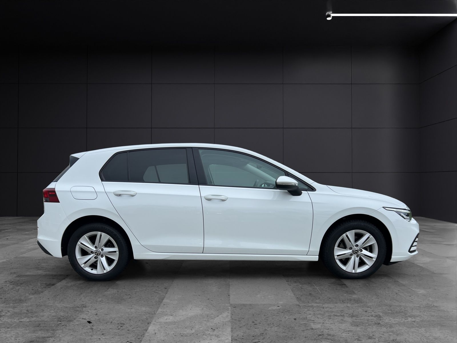 Fahrzeugabbildung Volkswagen Golf VIII Business TDI DSG LED ACC SHZ PDC Navi