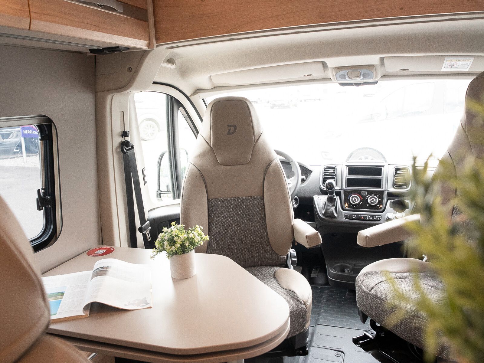 Fahrzeugabbildung Dethleffs Globetrail 600 DK Fiat Heckauszug/Rahmenfenster