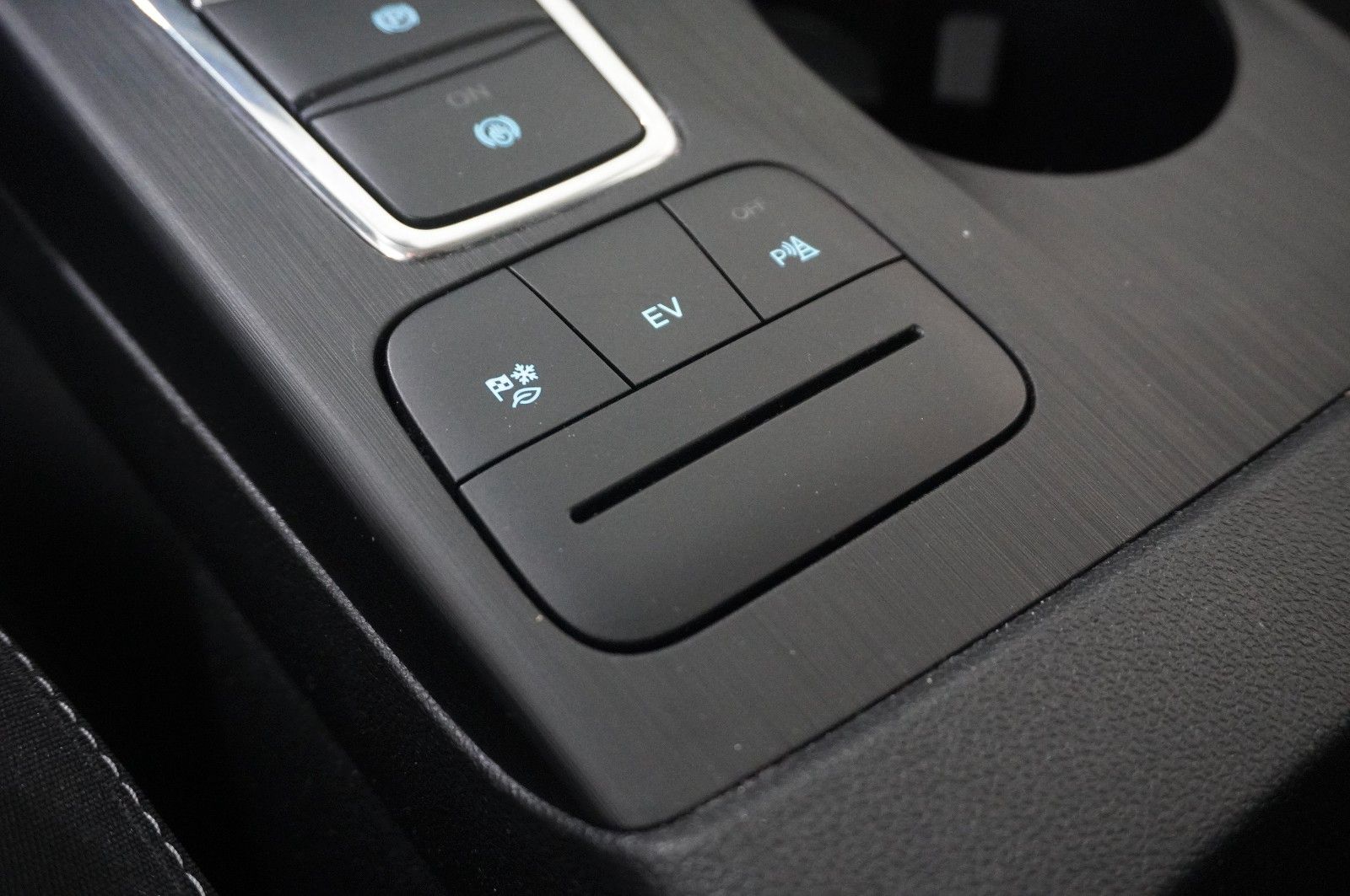 Fahrzeugabbildung Ford Kuga Plug-In Hybrid 2.5 TITANIUM NAVI/LED/SH/DAB