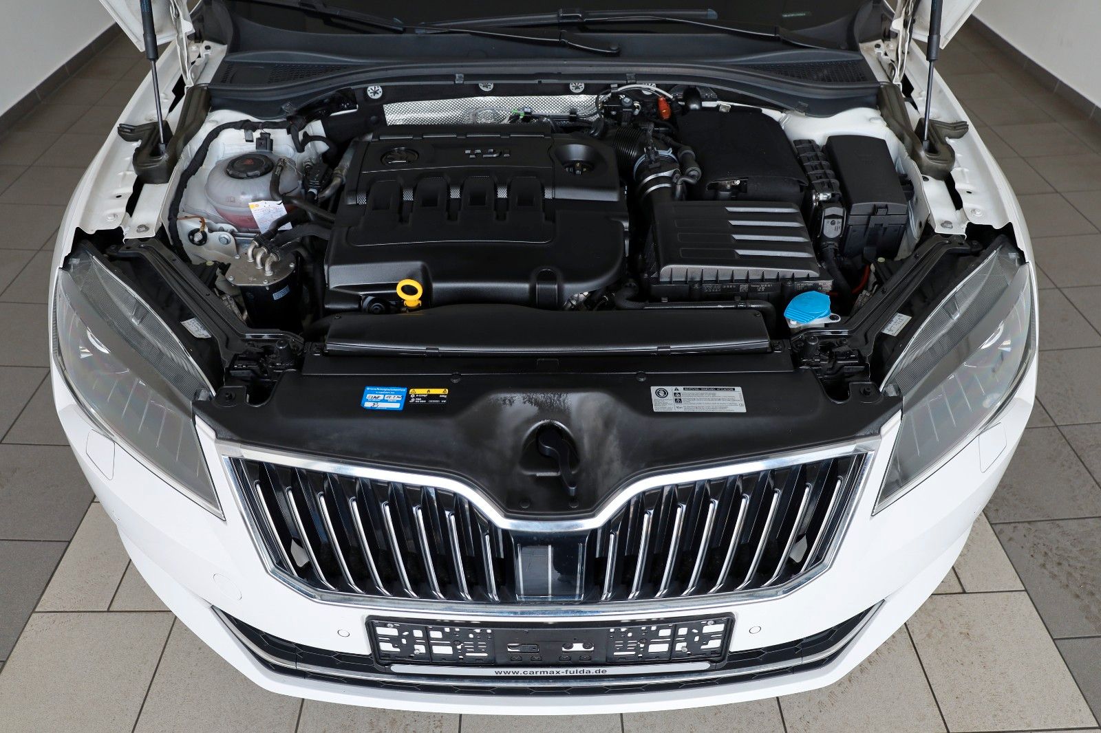 Fahrzeugabbildung SKODA Superb Combi Ambition Navi,Bi-Xenon,Kamera,SR+WR