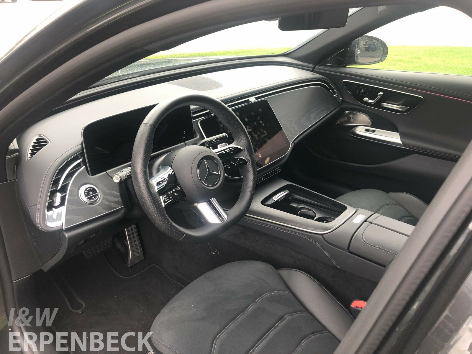 Fahrzeugabbildung Mercedes-Benz E 220 d T AMG Panorama AHK Memory Distronic FAP
