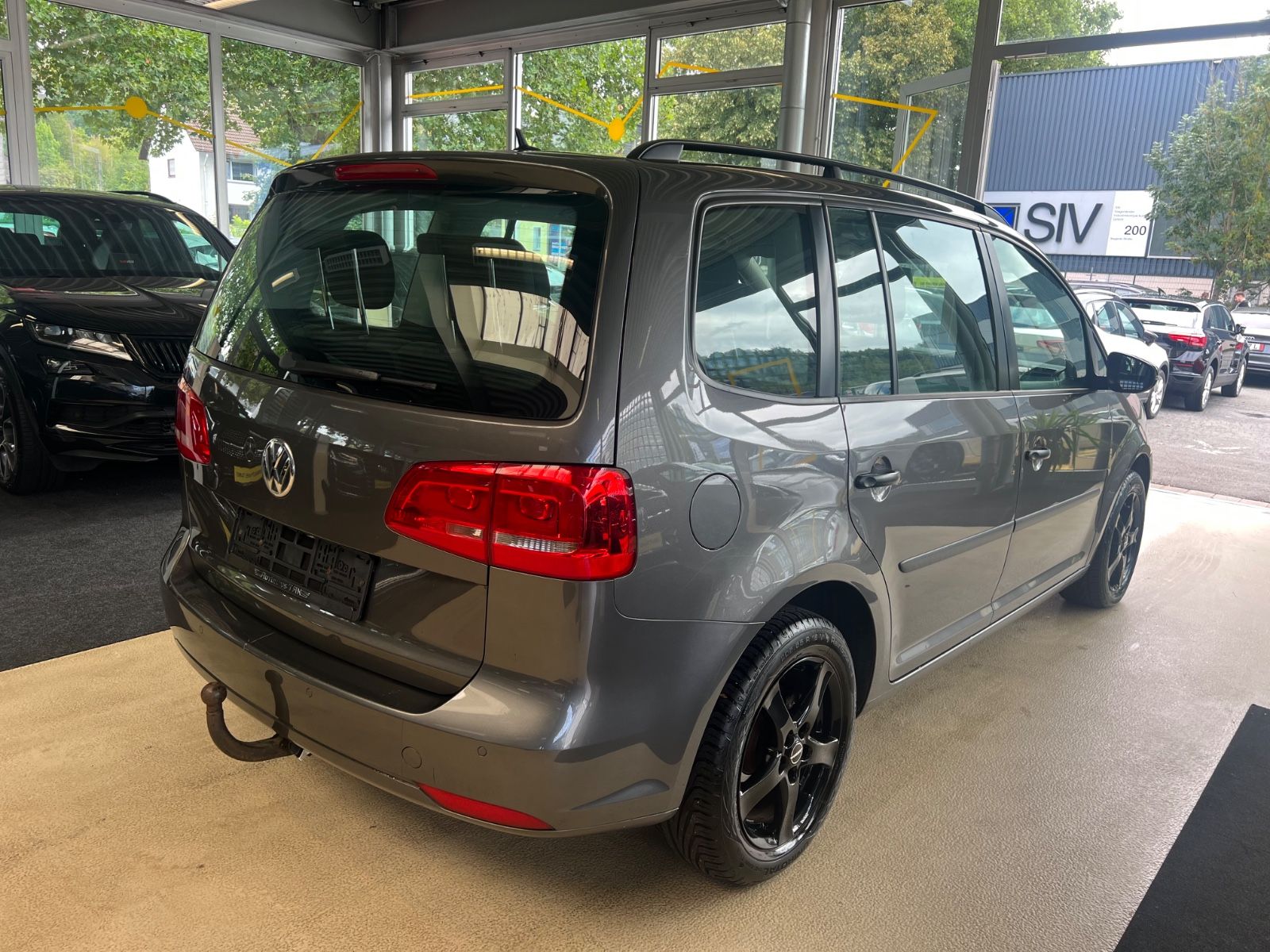Fahrzeugabbildung Volkswagen Touran 1.6 TDI * 7.SITZER * SITZHEIZUNG *