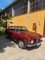 Alfa Romeo GT 1.3 Junior Scalino del 1969 - rote Alfa Romeo GT