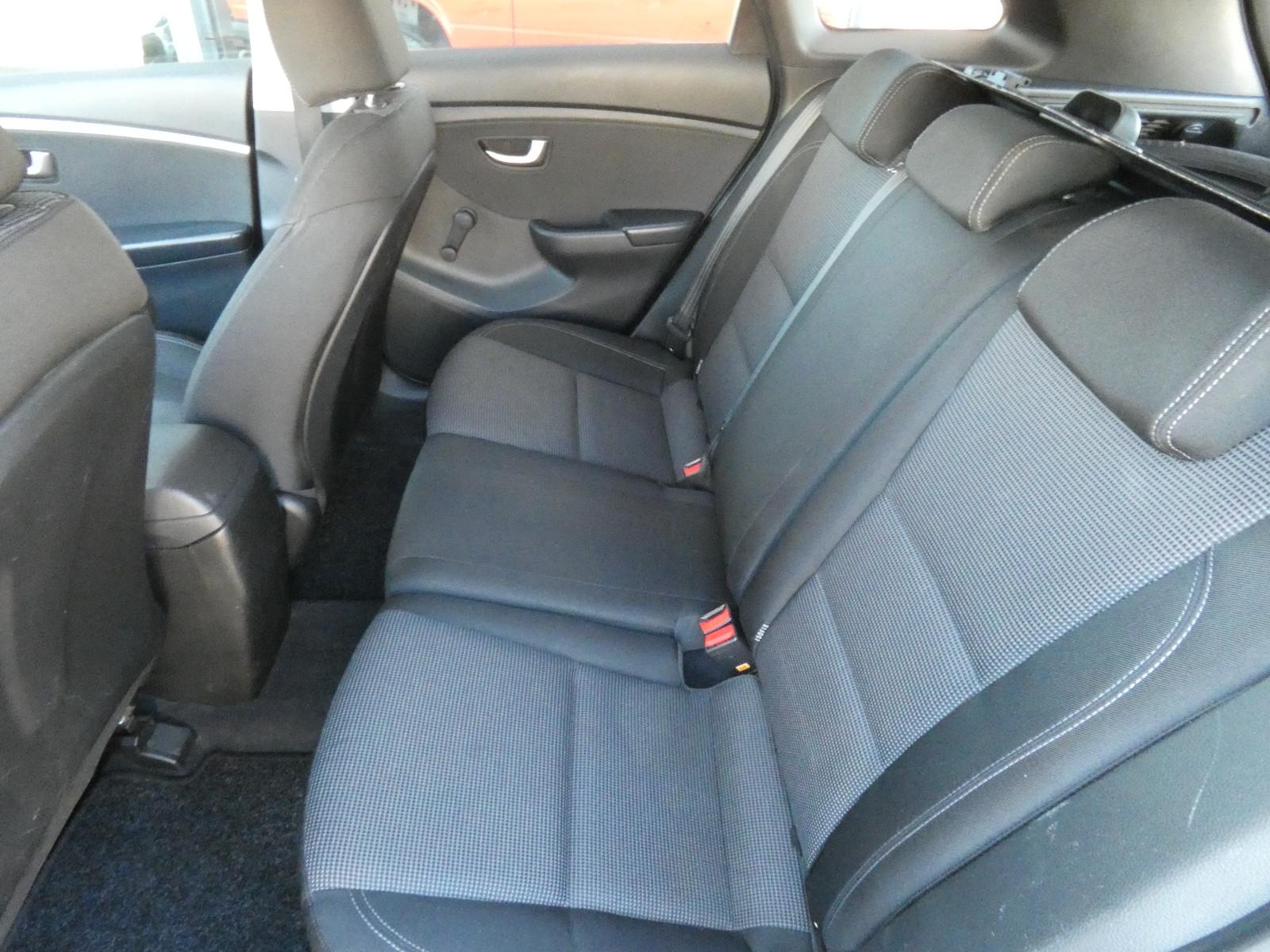 Hyundai i30 2014 — photo 12