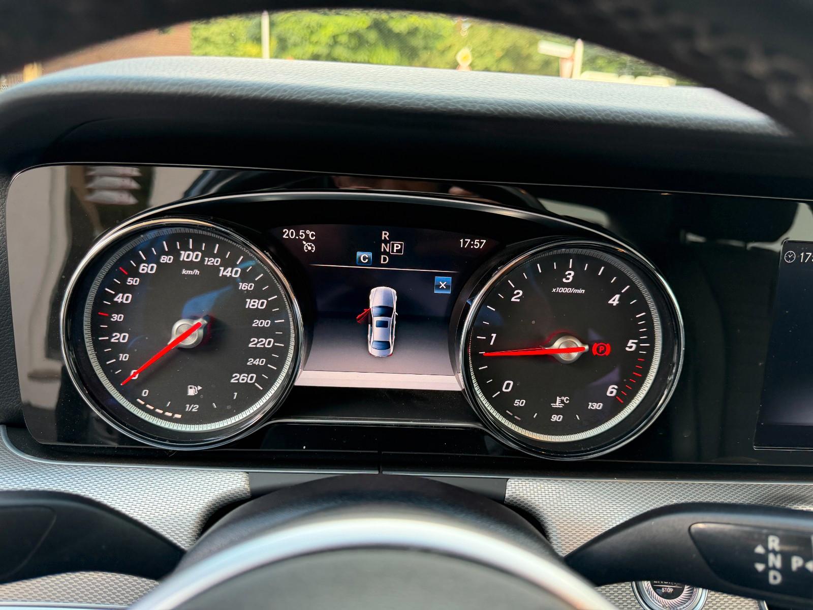 Mercedes-Benz E 220d Avantgarde AMBIENTE/LED/KAMERA/TOTWINKEL