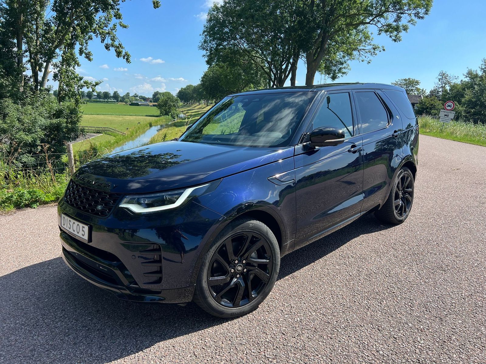 Land Rover Discovery 5 SE R-Dynamic D250 Hybrid 7P AWD Pano