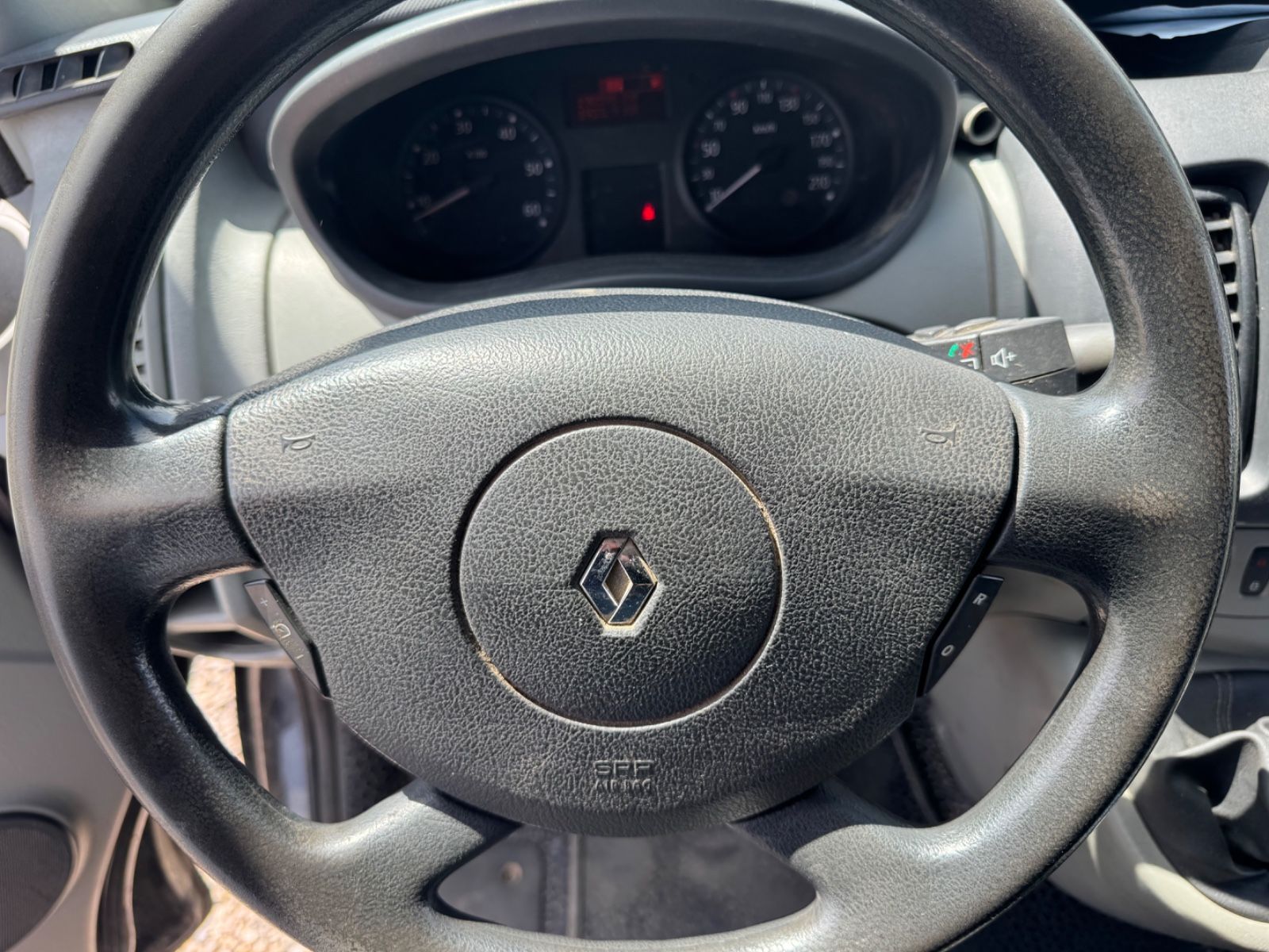 Fahrzeugabbildung Renault TRAFIC 2.0 DCI 115