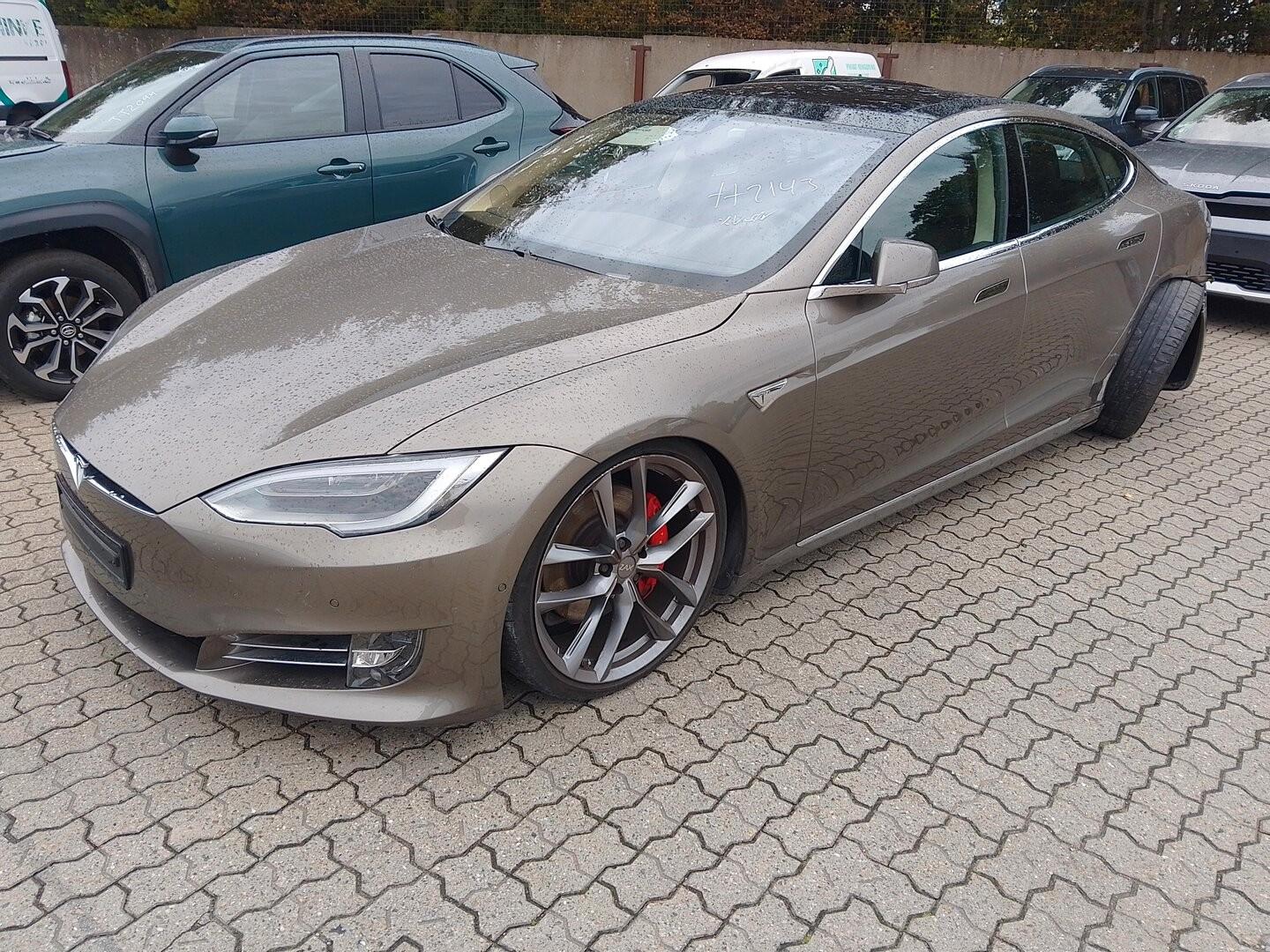 Tesla Model S P90D LUDICROUS