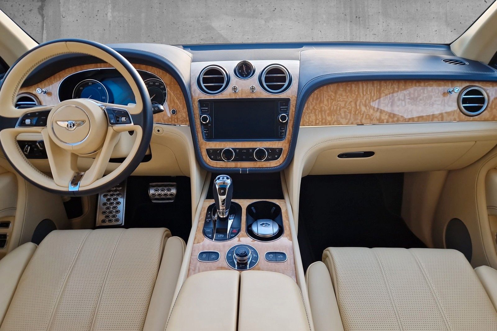 Fahrzeugabbildung Bentley Bentayga V8 Diesel*Massage*AHK*Schiebedach*VOLL