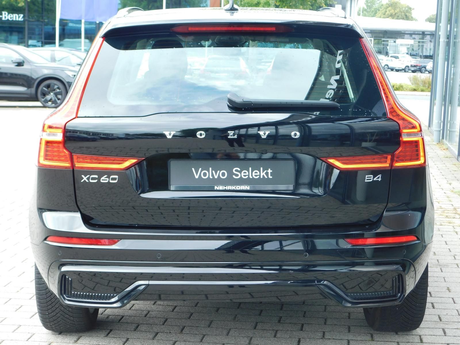 Fahrzeugabbildung Volvo XC60 B4 D Plus Dark