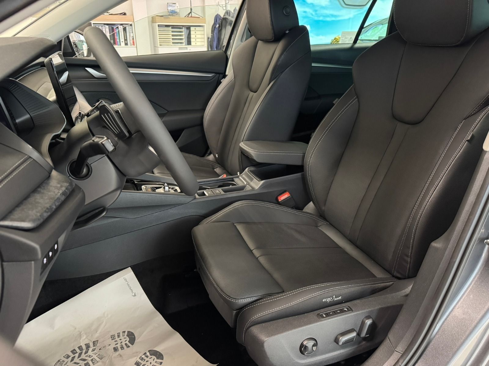 Fahrzeugabbildung SKODA Octavia Combi 2.0TDI DSG*RFK*AHK*NAVI*Head-Up