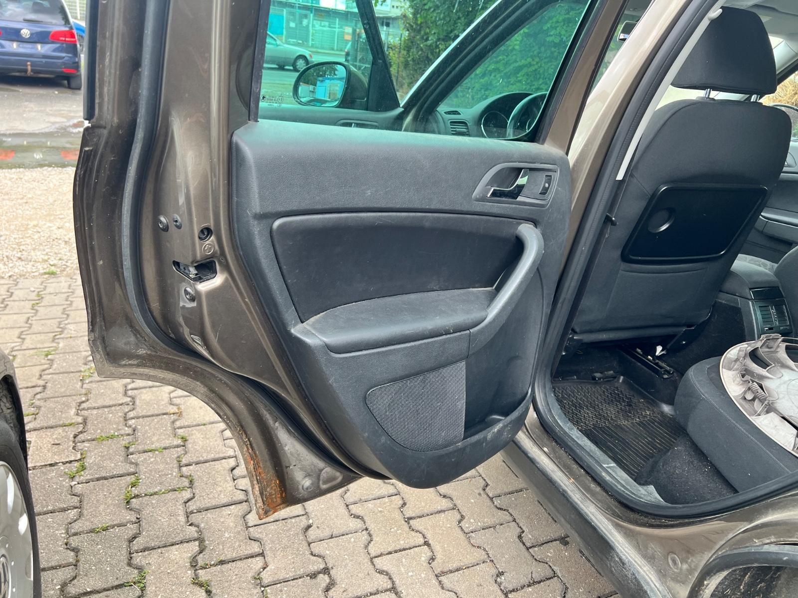 Skoda Yeti 2012 — photo 12