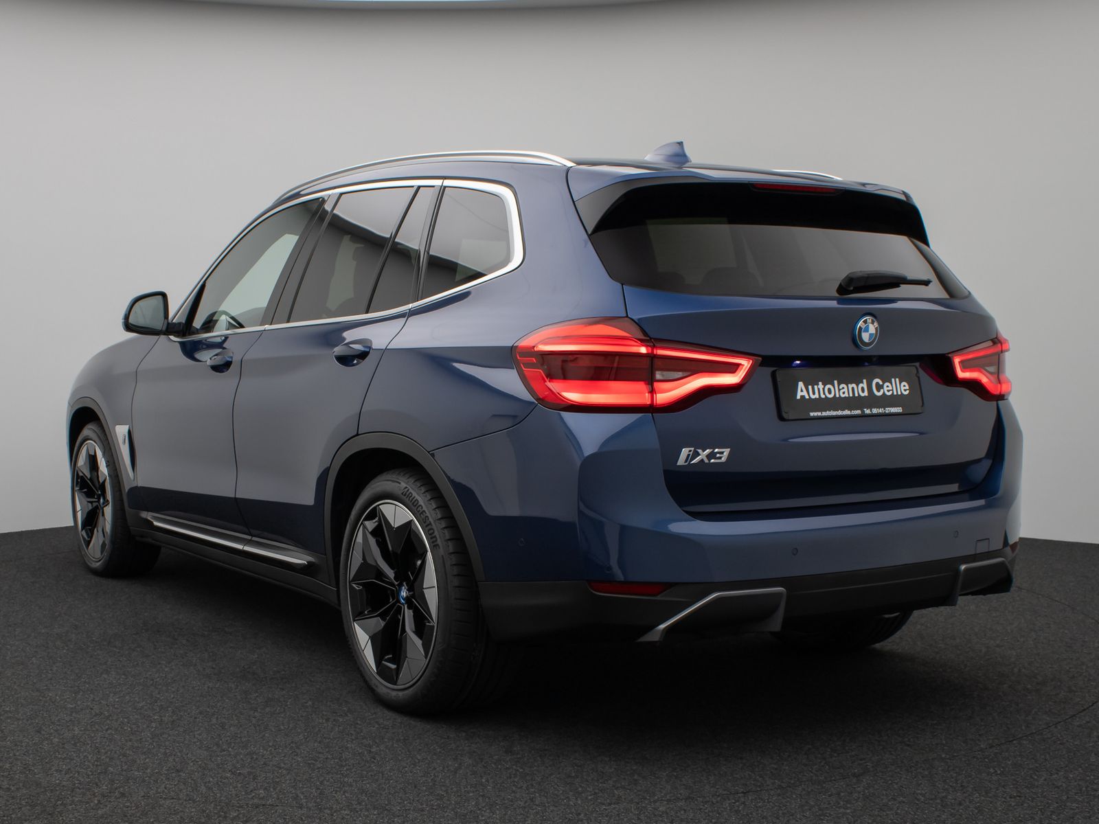 Fahrzeugabbildung BMW iX3 Impressive Panorama 360°HUD DAB H/K AHK Komf