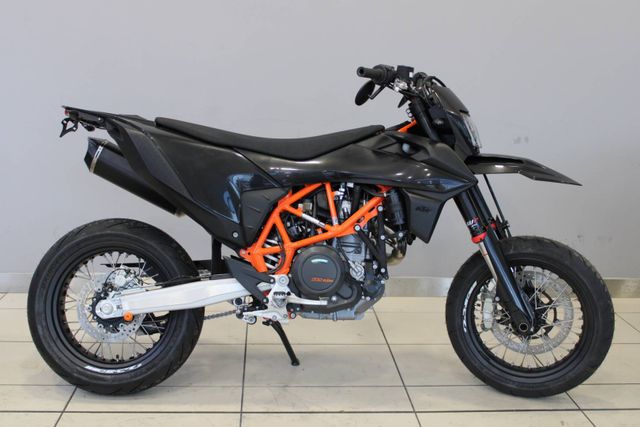 KTM 690 SMC-R 2024 'Black Edition' + Remus + + +