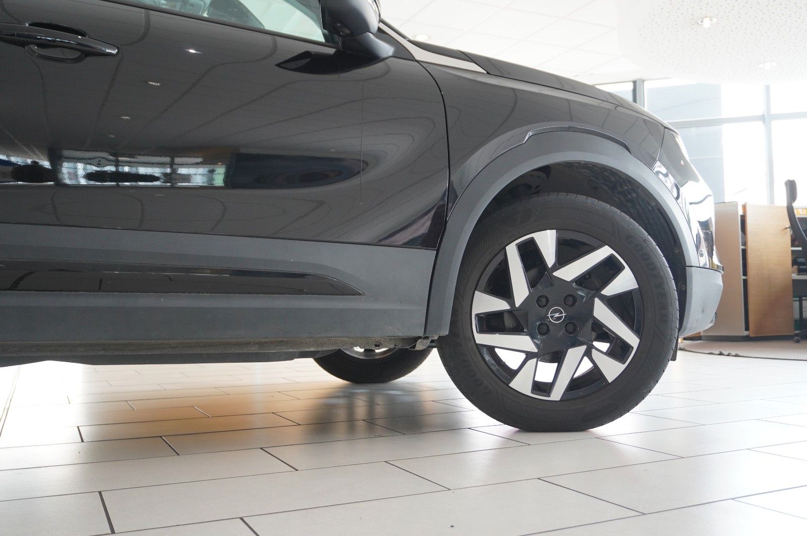 Fahrzeugabbildung Opel Mokka ELEGANCE 1.2T NAVI/LED/KAMERA/SPORT/SH/DAB