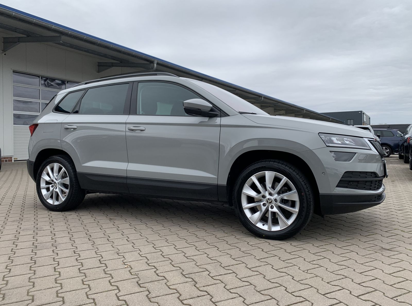 Fahrzeugabbildung SKODA Karoq 2.0 TDI*Style*4x4*LED*Cam*ACC*Navi*