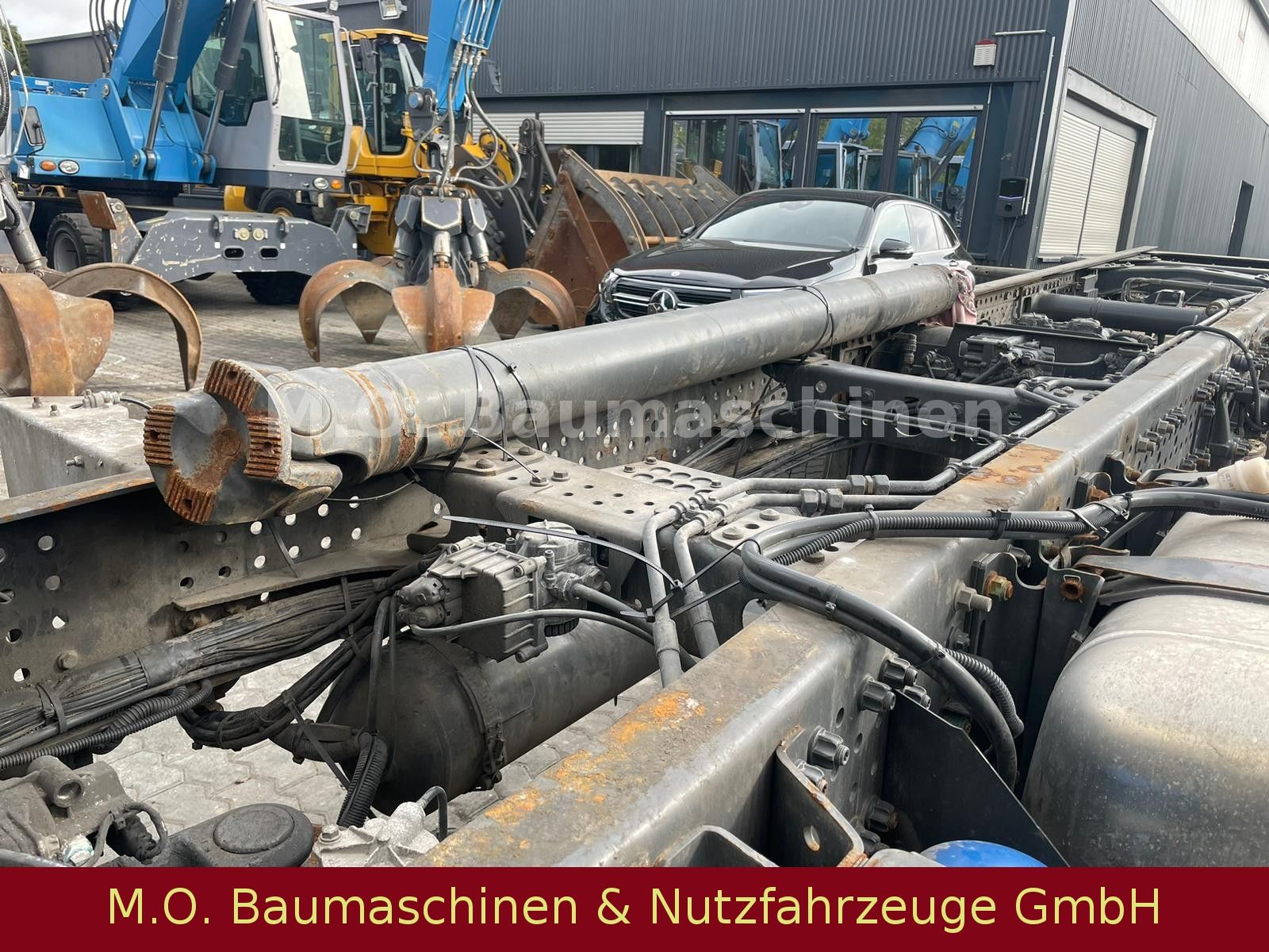 Fahrzeugabbildung Mercedes-Benz Antos 2536 / 6x2 / Chassis /Unfallschaden