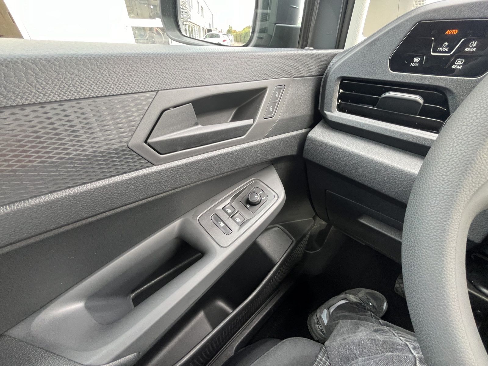 Fahrzeugabbildung Volkswagen Caddy Kasten 2.0 TDI KLIMA PDC GRA VORB. AHK