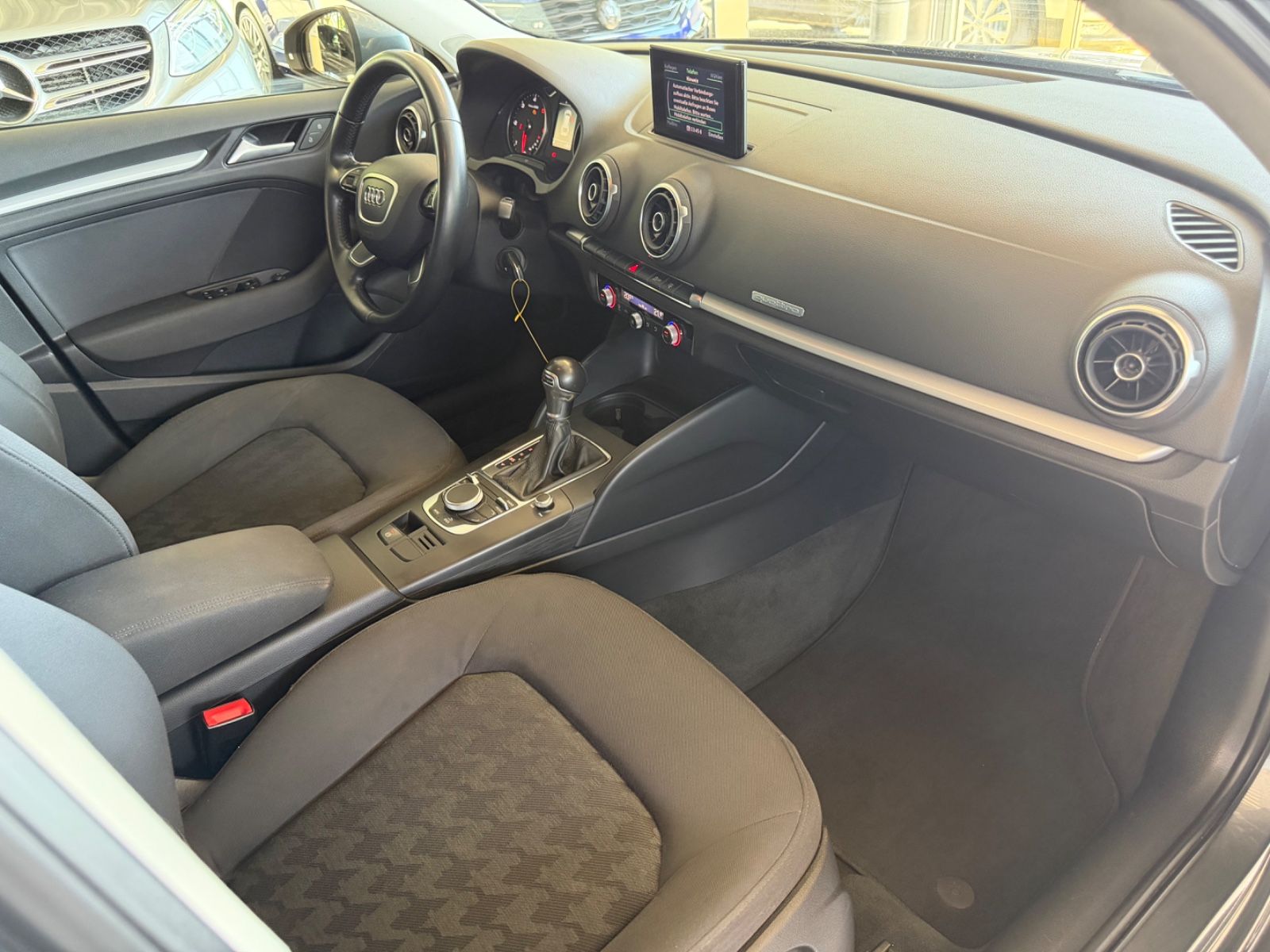 Fahrzeugabbildung Audi A3 Sportback 2.0 TDI attraction quattro