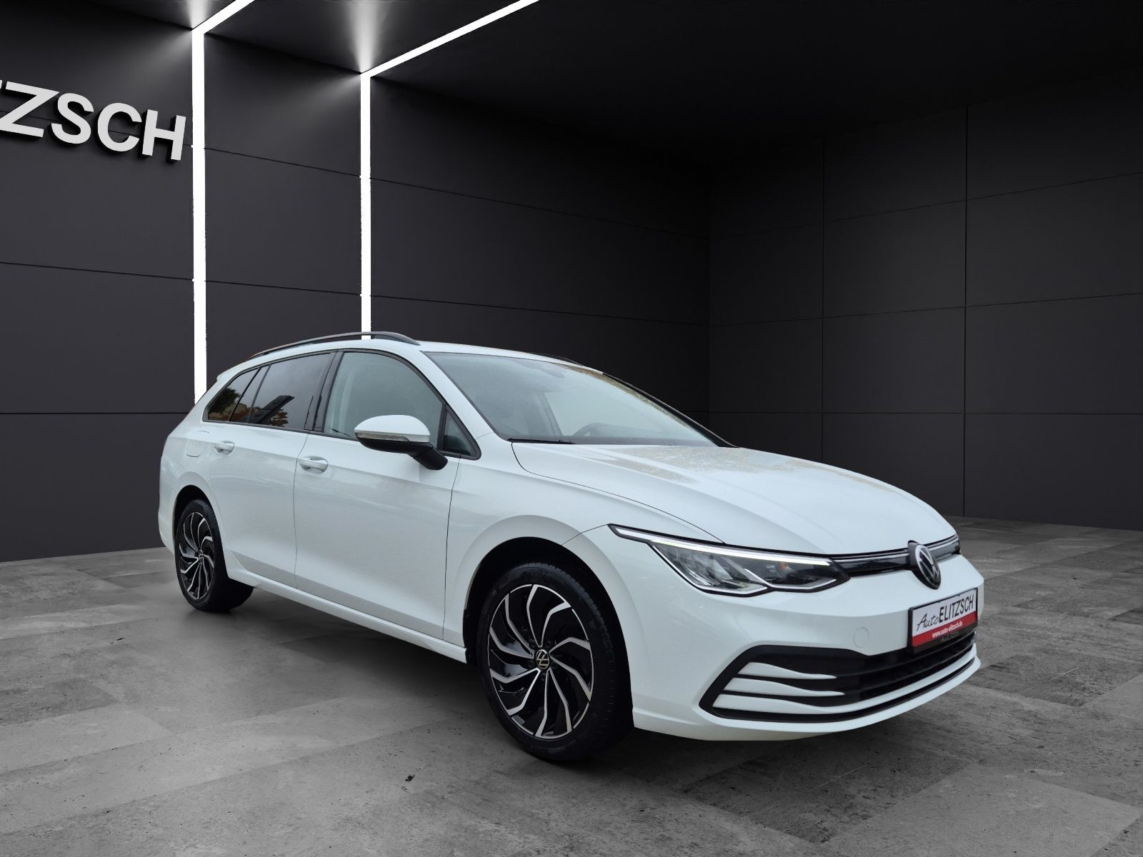 Fahrzeugabbildung Volkswagen Golf VIII Variant Life TSI NAVI CLIMA ACC SH