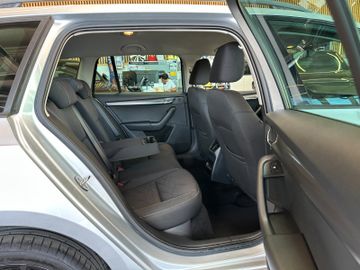 Skoda Octavia Combi Ambition *AHK*TEMPO*NAVI*2-ZONEN*