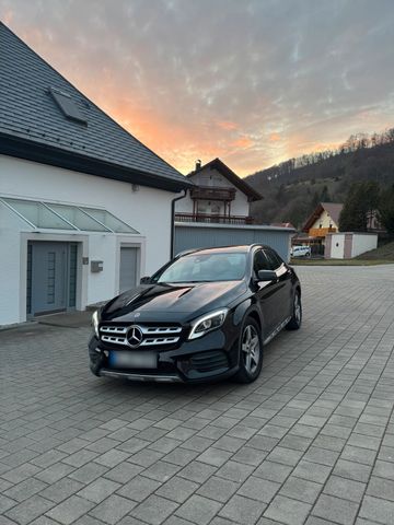 MERCEDES-BENZ Mercedes Benz GLA 180 AMG Line Top Preis