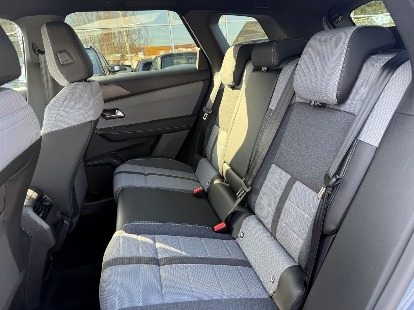 Fahrzeugabbildung Opel Grandland 1.2 48V Mild-Hybrid Ultimate mit AHK