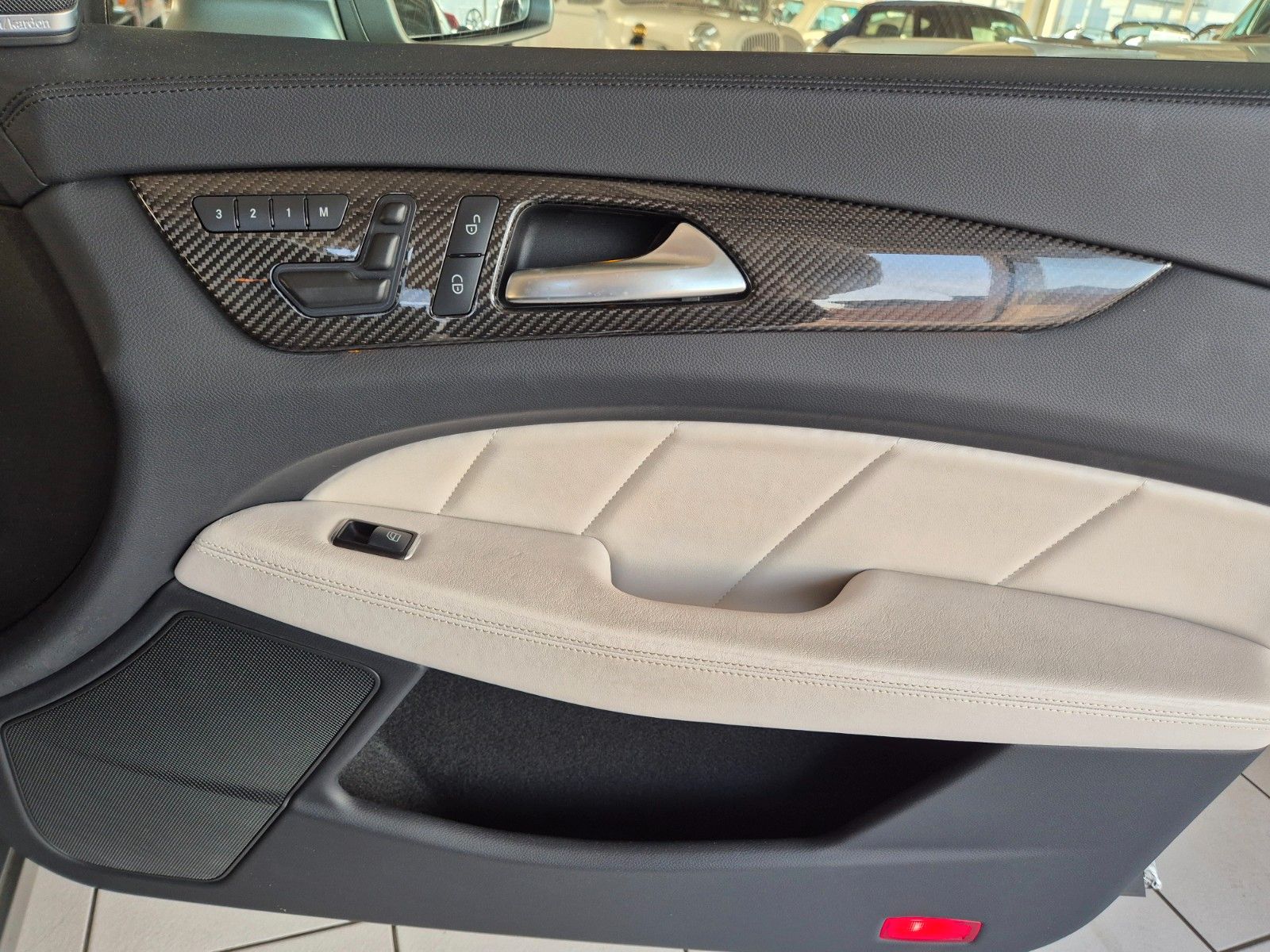 Fahrzeugabbildung Mercedes-Benz CLS 500 SB/Fahrzeug der Weltpremiere 2012