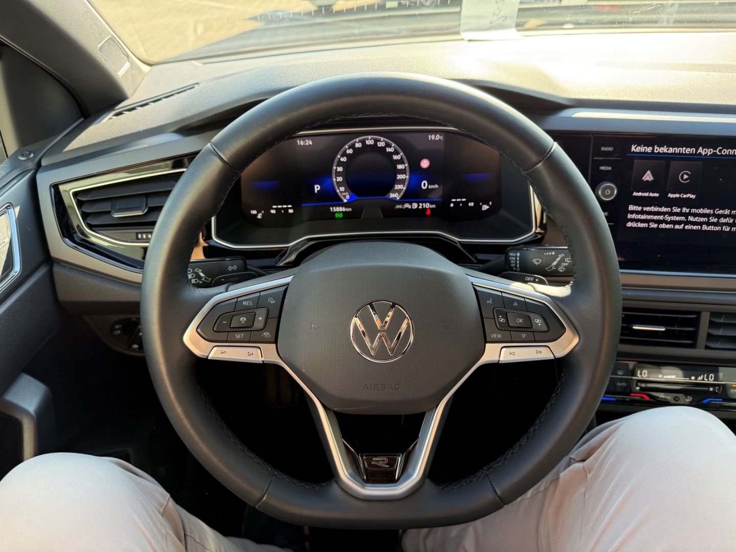 VW Polo VI 1.0 TSI EU6e R-Line RFK SHZ Carplay Alu - Image 19