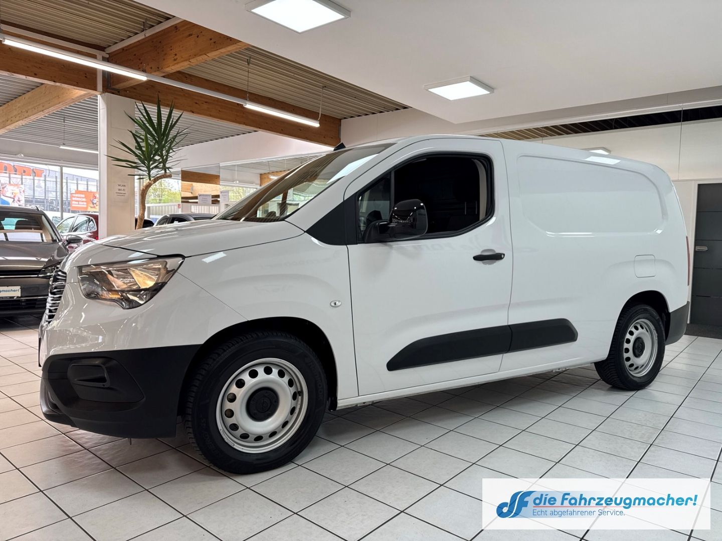 Fahrzeugabbildung Opel Combo E Cargo Edition XL Apple CarPlay Android A