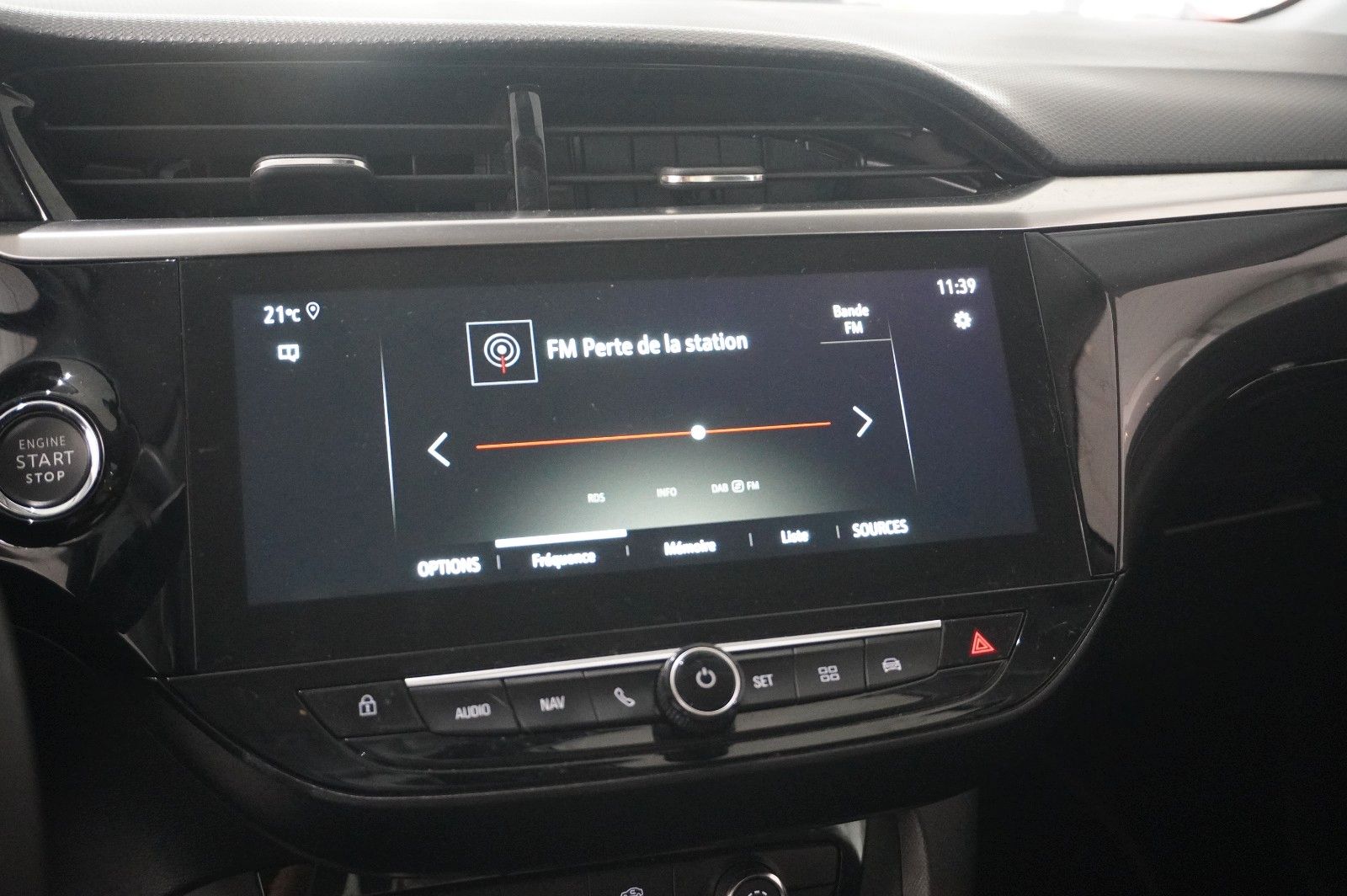 Fahrzeugabbildung Opel Corsa F 1.2T ELEGANCE NAVI/LED/SPORT/VIRTU./DAB+