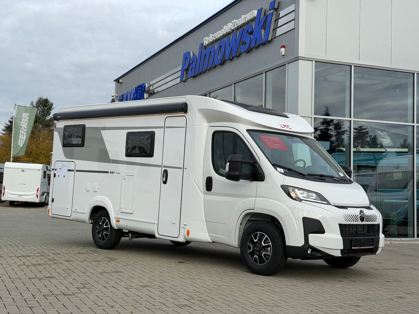 Fahrzeugabbildung LMC Tracer 670 V