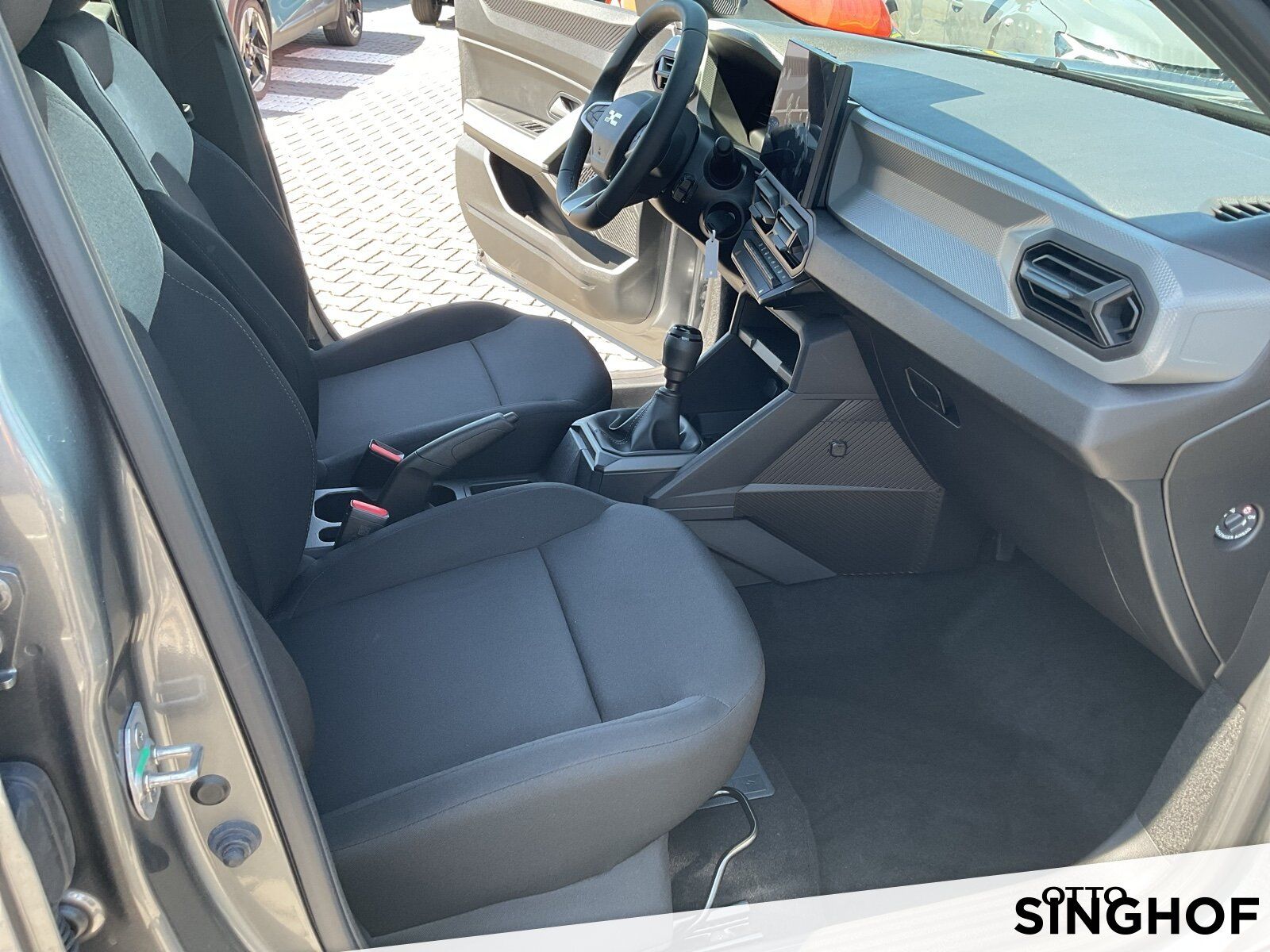 Fahrzeugabbildung Dacia Bigster Essential TCe 140