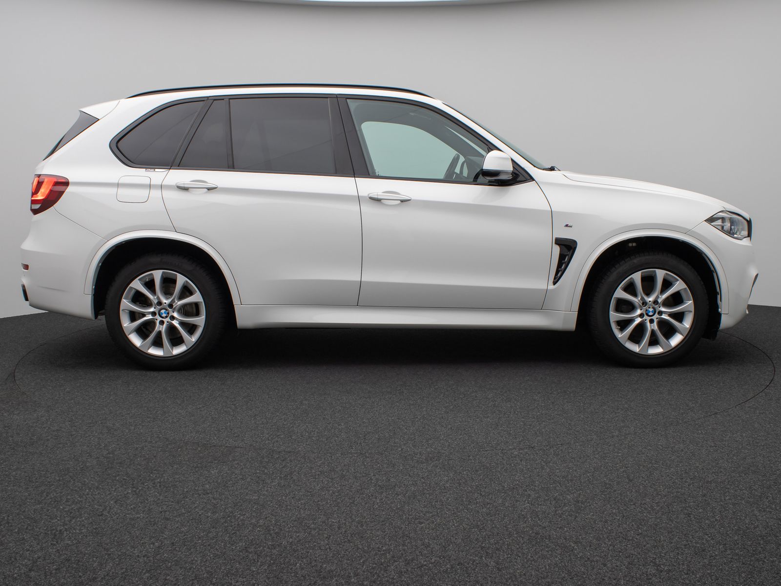 Fahrzeugabbildung BMW X5 xD40d M Sport HUD H/K SoftCL Komfort AHK Alar