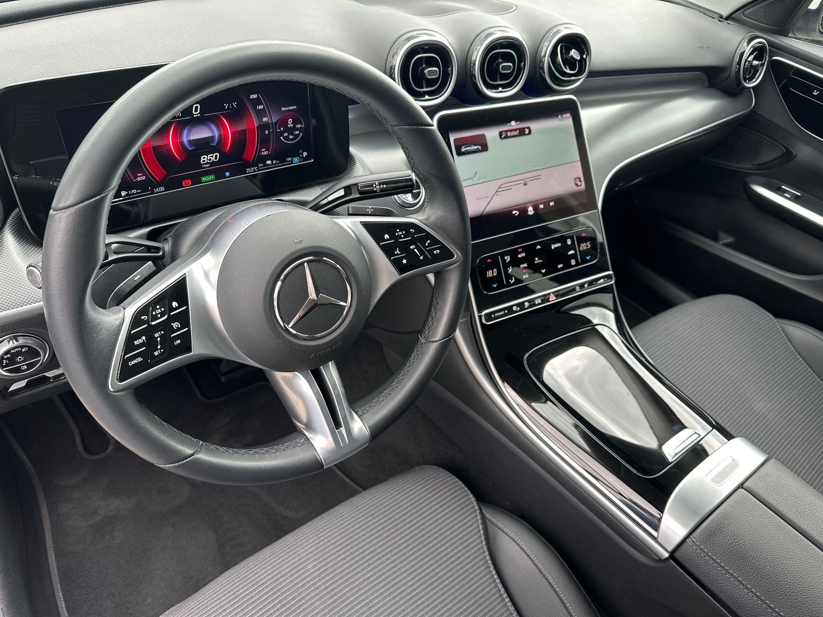 Fahrzeugabbildung Mercedes-Benz C 300 e T Avantgarde NAV+LED+AHK+KAMERA+SHZ