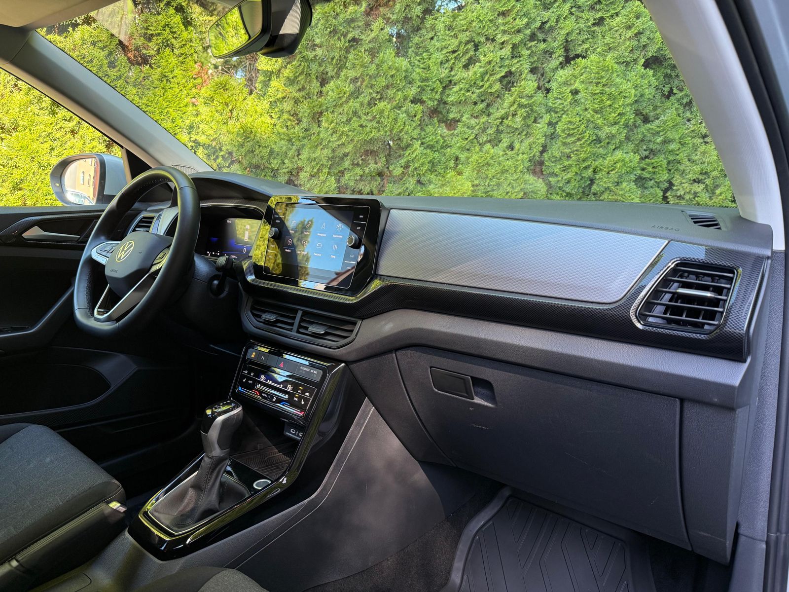Fahrzeugabbildung Volkswagen T-Cross 1.0 TSI DSG Life LED+KAM+ACC+CARPL+SHZ+